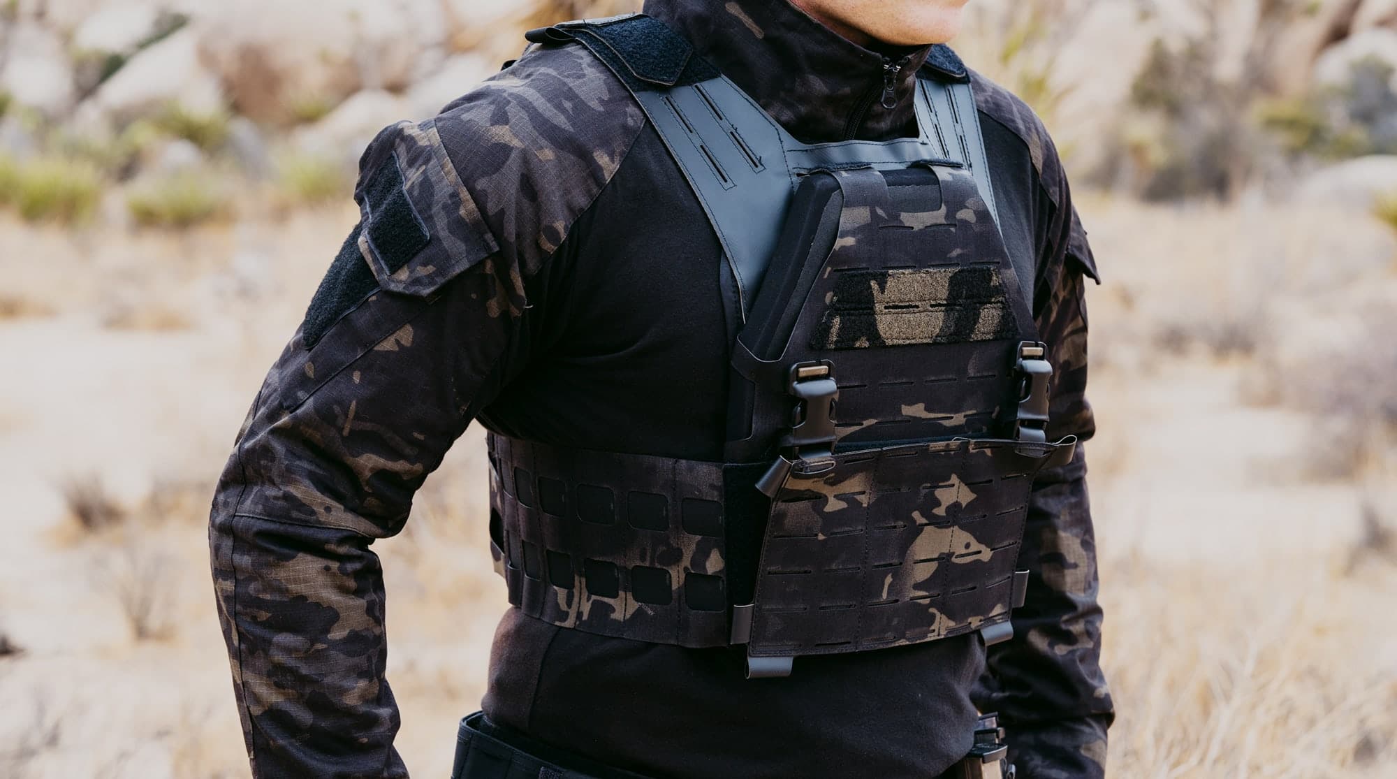 Men Wearing Minimalist Formoza Plate Carrier in Black Multicam