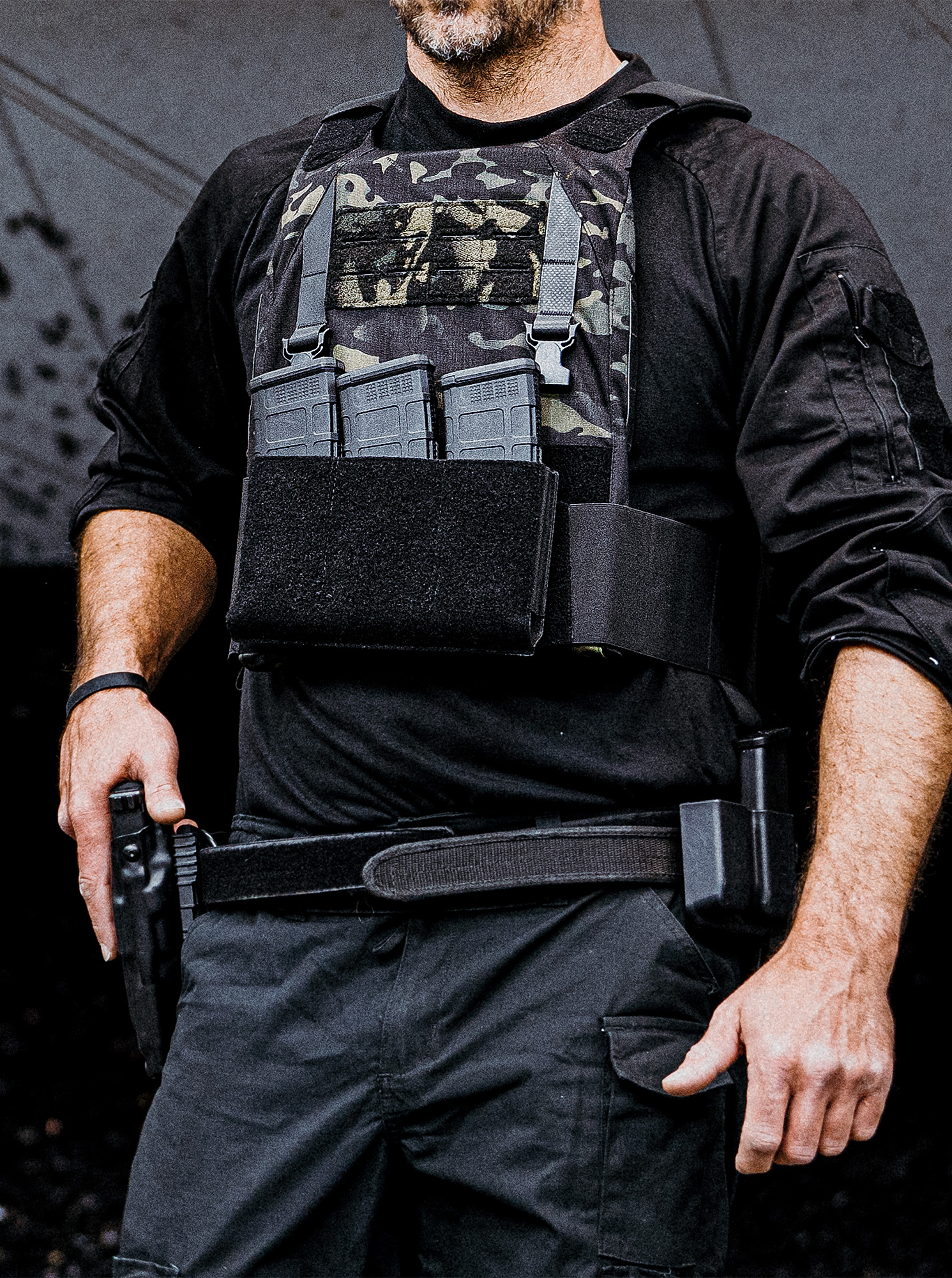 React Ultra Plate Carrier for 11x14" Armor Plates in Black Multicam